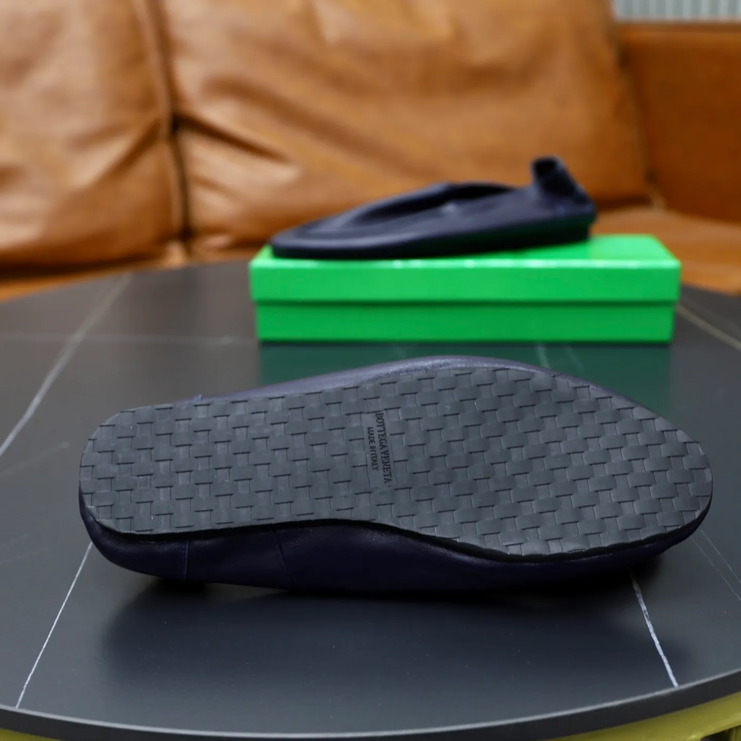 Ex-factory price: 462💰Calf lining【Bottega Veneta】BV classic men's wallet shoes. It is super convenient to carry when traveling. 👍It is made of imported soft calfskin, which is comfortable on the feet and has a luxurious cowhide lining inside. Original original rubber wear-resistant outsole. Matching code: 39-45